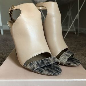 BCBG GEN HEELS SIZE 6